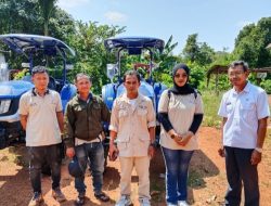 DPD Tani Merdeka Indonesia Kubu Raya Serahkan Bantuan 2 Traktor Kepada Petani Binaan
