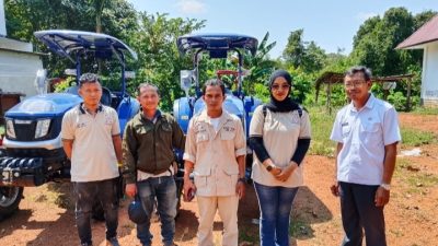 DPD Tani Merdeka Indonesia Kubu Raya Serahkan Bantuan 2 Traktor Kepada Petani Binaan