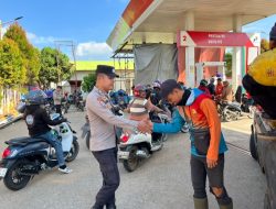 Jabat Tangan, Seribu Pesan Polri Untuk Masyarakat di SPBU