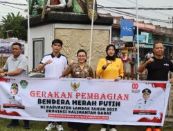 Jelang HUT RI ke-80 Kapolres dan Bupati Landak Gelar Pemasangan dan Pembagian 1.200 Bendera Merah Putih