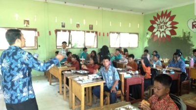 Program Presiden Prabowo, Makan Bergizi Gratis Terealisasi di SMPN 4 Kubu Raya