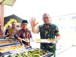 Pangdam XII/Tpr Beri Makan Gratis Ala Prajurit TNI ke Murid MTS Miftahul Ulum Pontianak