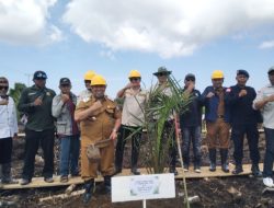 PT PAL Tepati Janji Tanam Perdana Kebun Plasma untuk Warga Sepok Laut 