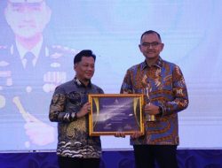 Kapolres Ketapang Beserta Forkopimda Hadiri HUT Aliansi Jurnalis Ketapang (AJK) ke-6 Tahun 2025 dan Terima Penghargaan Sinergitas