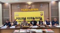 Dibalik 5 Lapis CD ada Sabu 160 Gram Oknum Mahasiswa di Diringkus Polisi di Bandara Supadio