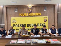 Dibalik 5 Lapis CD ada Sabu 160 Gram Oknum Mahasiswa di Diringkus Polisi di Bandara Supadio