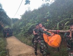 TNI dan Tim SAR Gabungan Tuntaskan Evakuasi Korban Helikopter PK-CFX di Sekadau