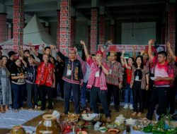 Ritual Adat Ngampar Bide Warnai Pembukaan Naik Dango ke-3 di Rumah Radangk