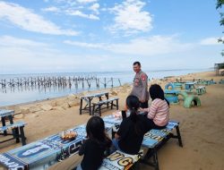 Polsek Benua Kayong Laksanakan Pengamanan Objek Wisata Pantai Pecal Saat Libur Hari Raya Idul Adha 1447 H