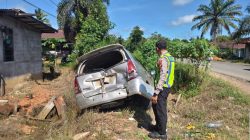 Laka Beruntun di Trans Kalimantan, Truk Seruduk Minibus Hantam Rumah Warga