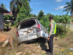 Laka Beruntun di Trans Kalimantan, Truk Seruduk Minibus Hantam Rumah Warga