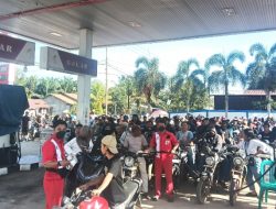 Antrian Panjang, Polisi Awasi Penyaluran BBM di Seluruh SPBU Ketapang