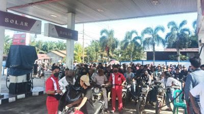 Antrian Panjang, Polisi Awasi Penyaluran BBM di Seluruh SPBU Ketapang