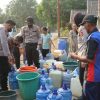 Krisis Air, Polres Ketapang Kirim 8.000 Liter ke Warga Sukamaju
