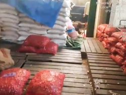 Diduga Satu Dokumen 1,8 Ton, Ditemukan Puluhan Ton Bawang di Jalan Yos Sudarso