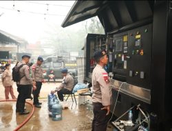 Brimob Kalbar Droping Air Bersih untuk Warga Pontianak