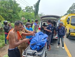 Motor Tabrak Hilux, Terpental ke Jalur Truk Remaja Tewas