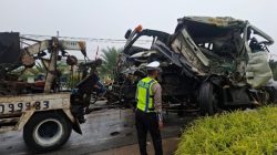 Tabrak Truk Trailer Parkir di Kubu Raya, Satu Sopir Luka-luka